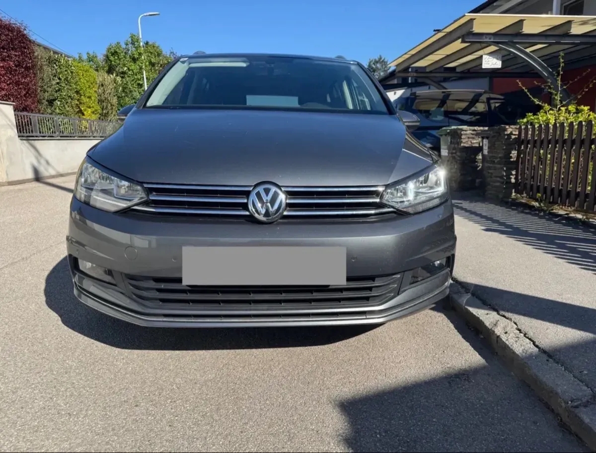 Volkswagen Touran 2018 photo 2