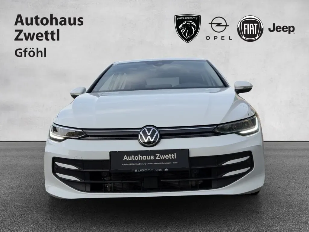 Volkswagen Golf 2024 photo 2