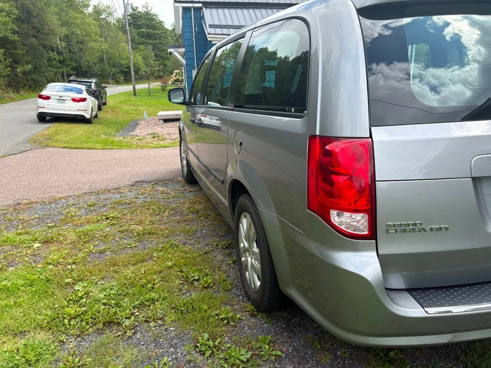 Dodge Grand Caravan 2016 photo 3