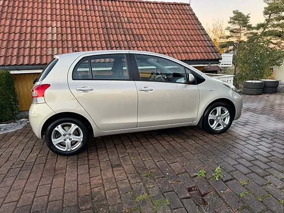 Toyota Yaris 2010 photo 4