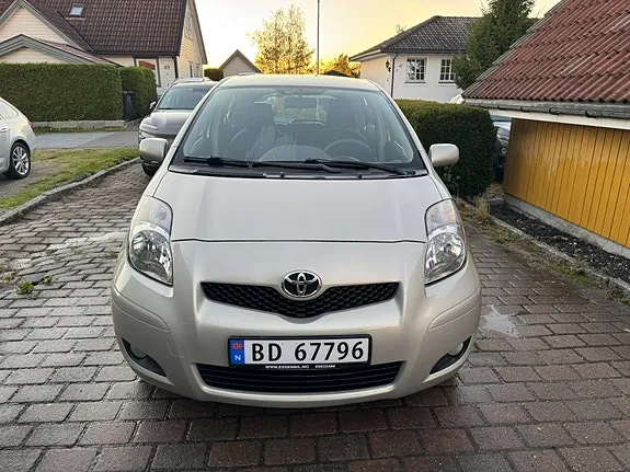 Toyota Yaris 2010 photo 2