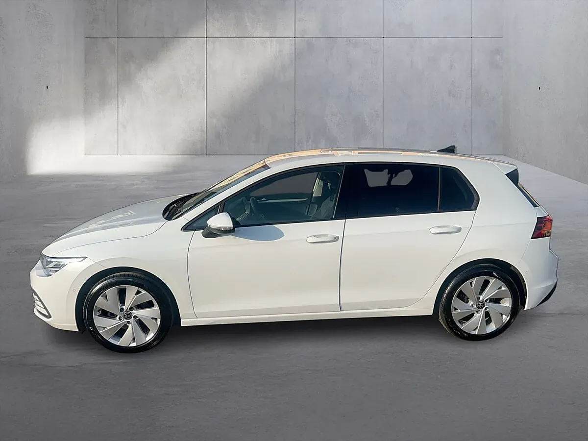 Volkswagen Golf 2023 photo 2