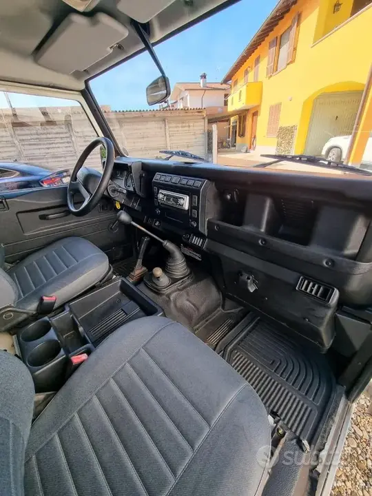 Land Rover Defender 2006 photo 5