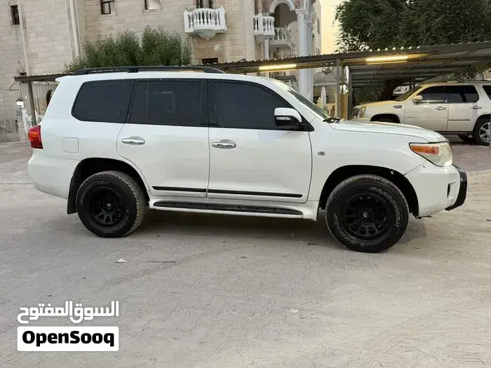 Toyota Land Cruiser 2010 photo 2
