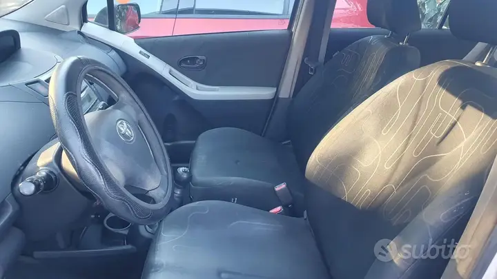 Toyota Yaris 2010 photo 5