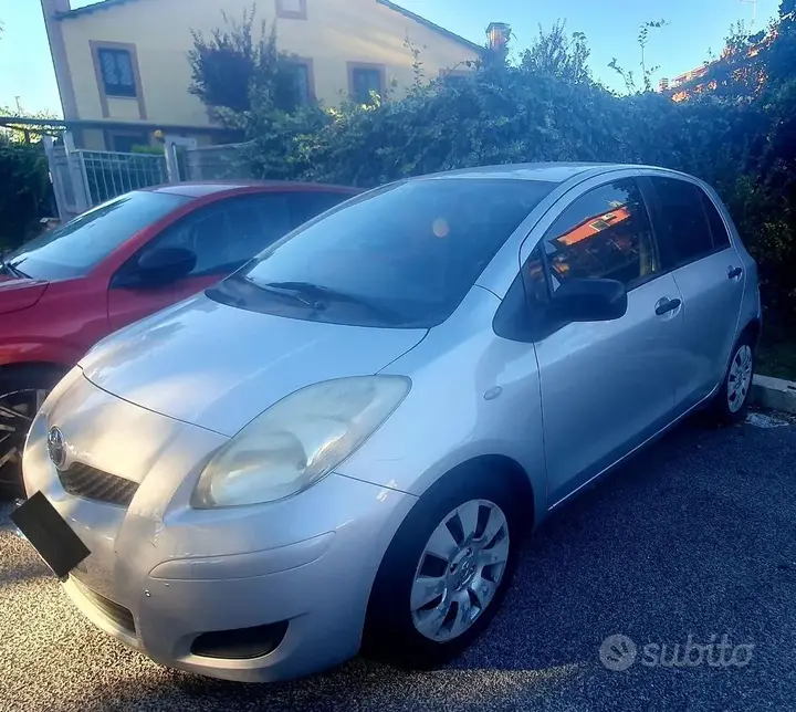 Toyota Yaris 2010 photo 3