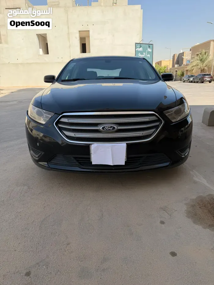 Ford Taurus 2015 photo 2