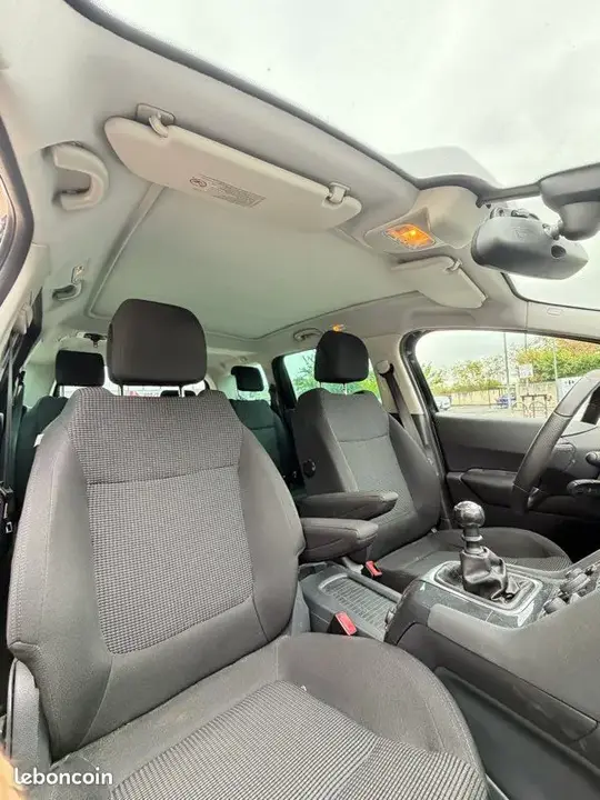 Peugeot 5008 2012 photo 3