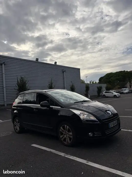 Peugeot 5008 2012 photo 2