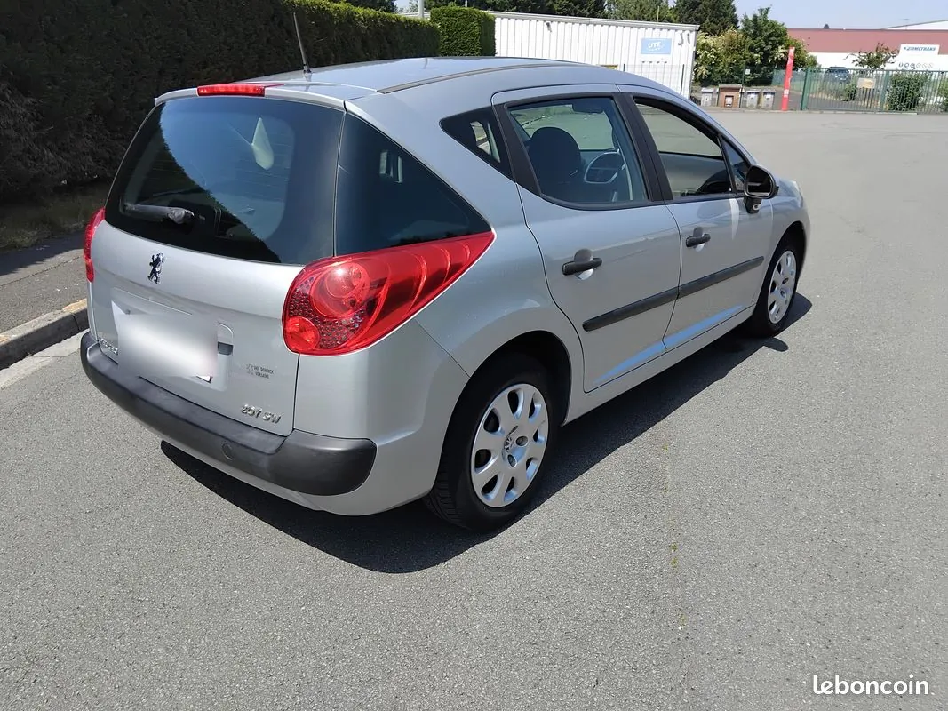 Peugeot 207 2010 photo 2