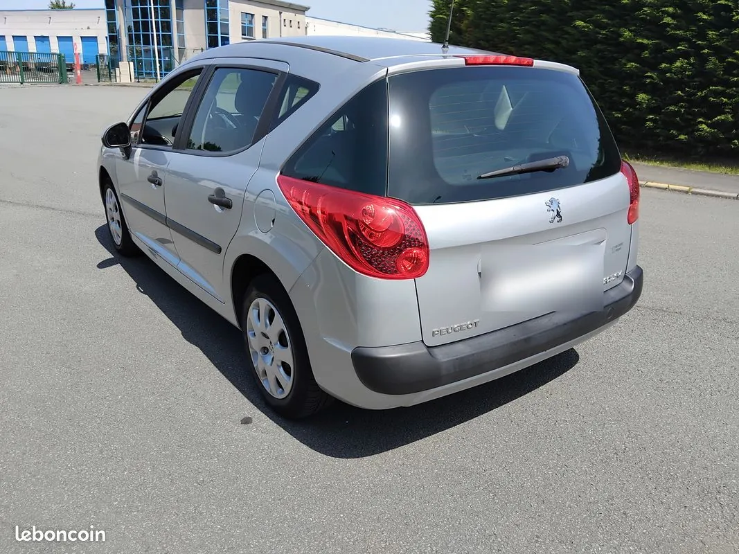 Peugeot 207 2010 photo 4