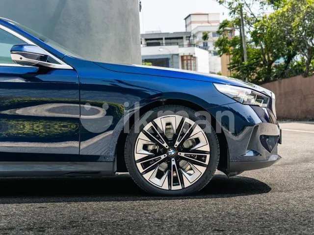 BMW 523I 2023 photo 4