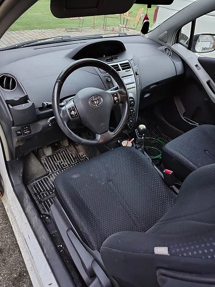 Toyota Yaris 2010 photo 5
