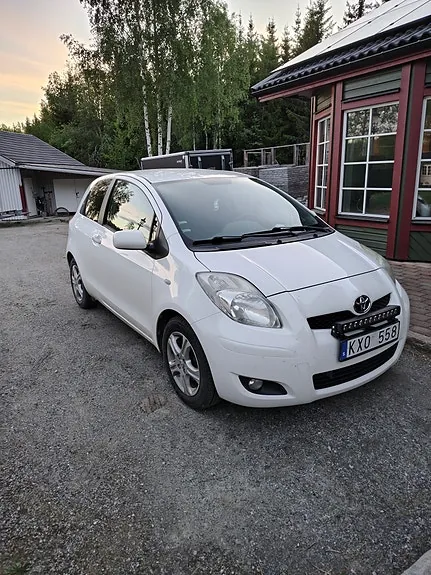 Toyota Yaris 2010 photo 2