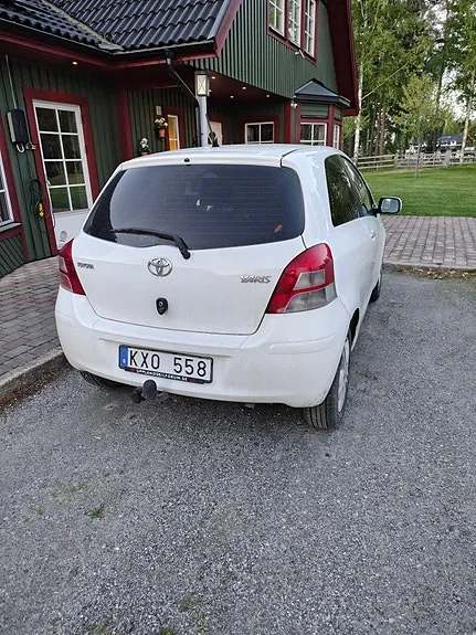 Toyota Yaris 2010 photo 3
