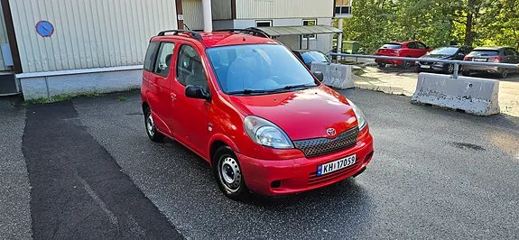 Toyota Yaris Verso 2002 photo 2