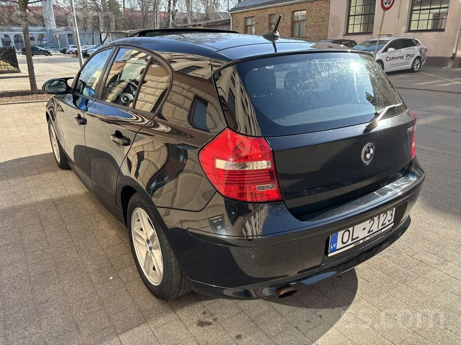BMW 1 Series 2009 photo 2