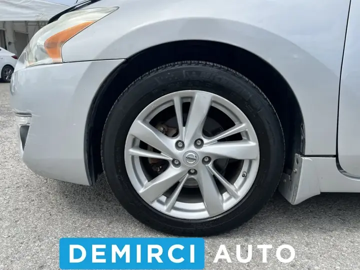 Nissan Altima 2014 photo 2