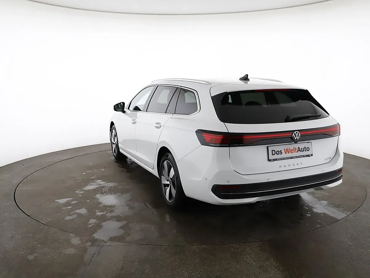 Volkswagen Passat 2025 photo 2