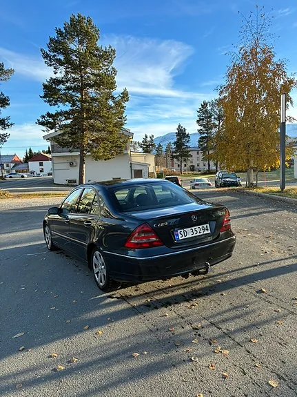 Mercedes-Benz C220 2004 photo 2