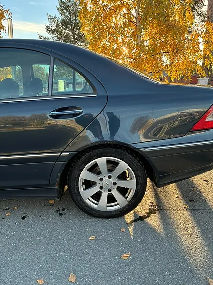 Mercedes-Benz C220 2004 photo 3