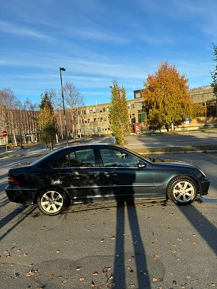 Mercedes-Benz C220 2004 photo 4