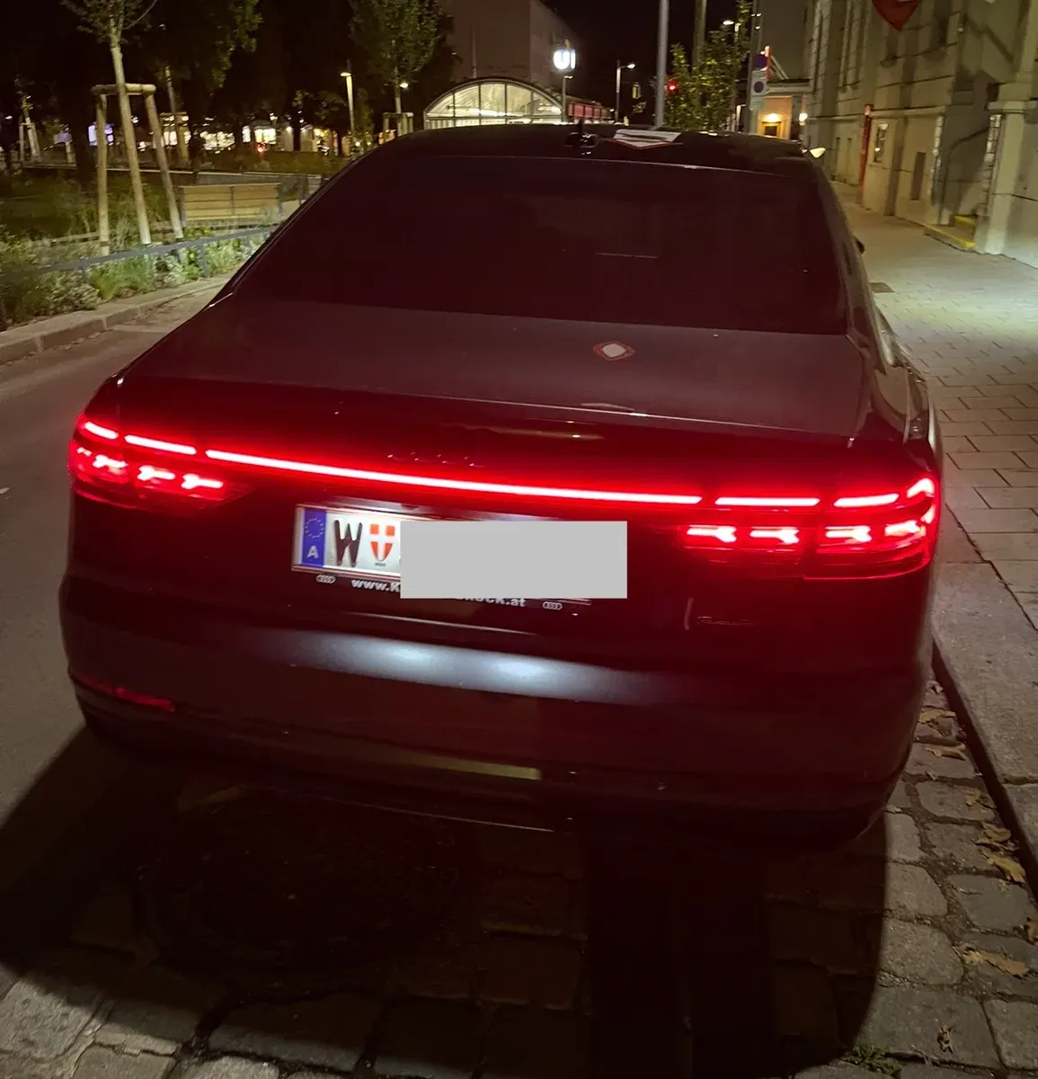 Audi A8 2024 photo 2