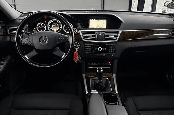 Mercedes-Benz E 200 2012 photo 5