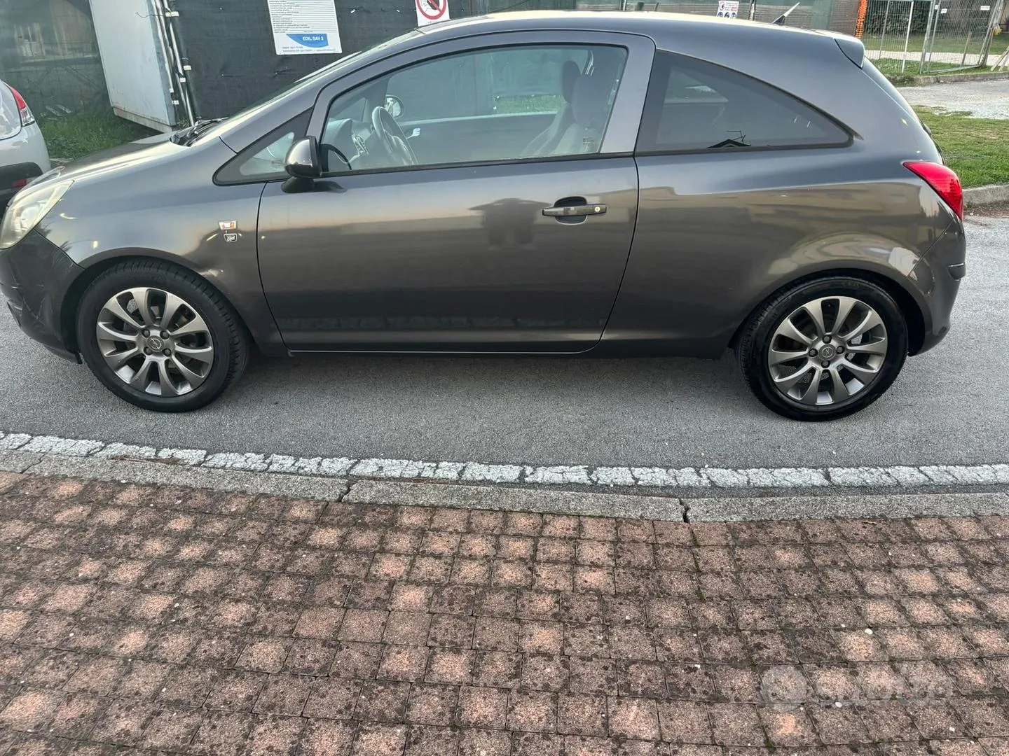 Opel Corsa 2010 photo 3