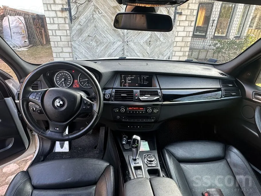 BMW X5 2011 photo 2