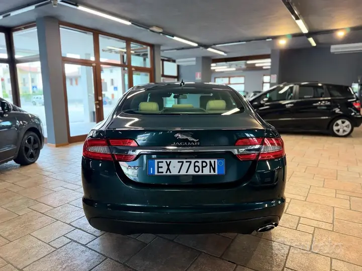 Jaguar Xf 2014 photo 4