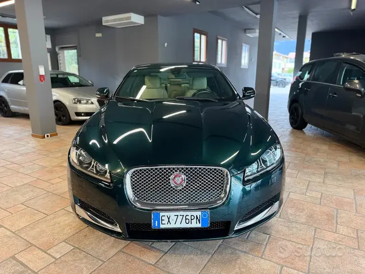 Jaguar Xf 2014 photo 2