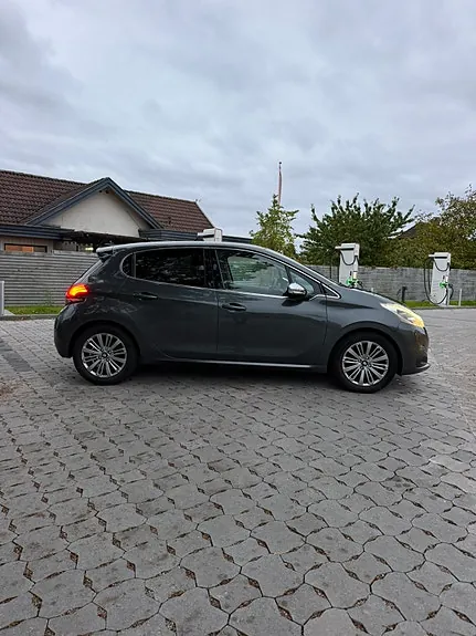Peugeot 208 2015 photo 4