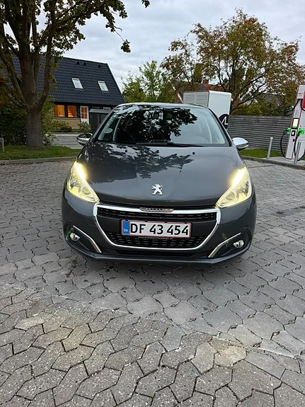 Peugeot 208 2015 photo 3