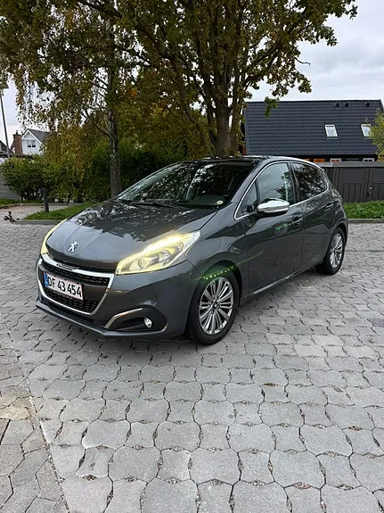 Peugeot 208 2015 photo 2