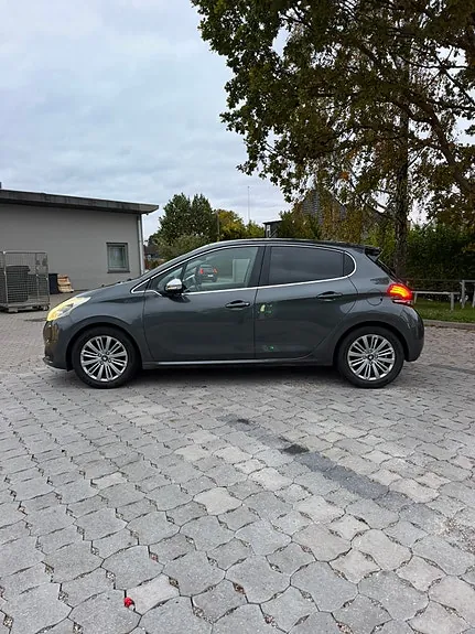 Peugeot 208 2015 photo 5