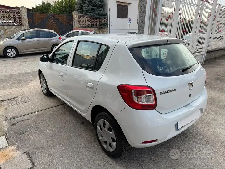 Dacia Sandero 2014 photo 4
