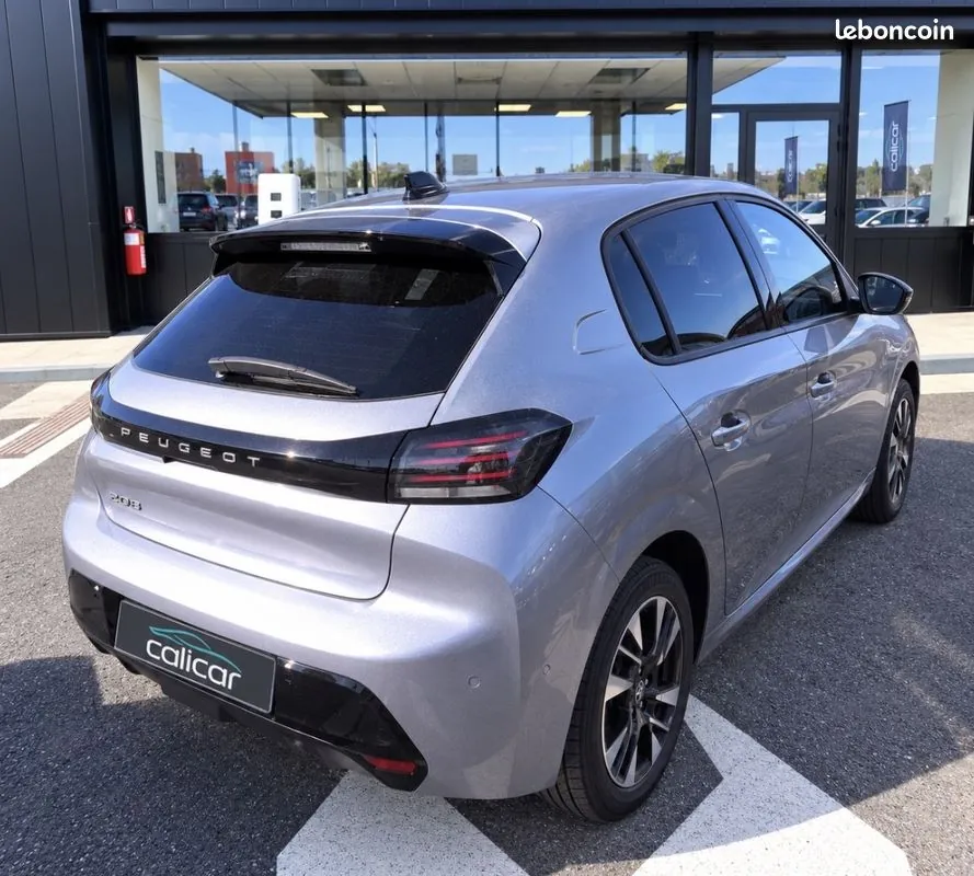 Peugeot 208 2025 photo 2