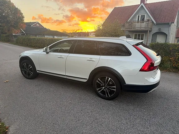 Volvo V90 Cross Country 2017 photo 2