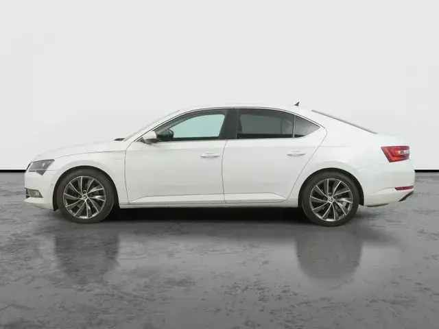 Skoda Superb 2015 photo 2