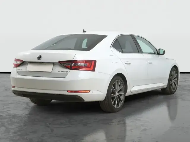 Skoda Superb 2015 photo 4