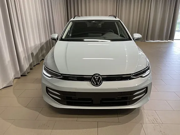 Volkswagen Golf I 2026 photo 2
