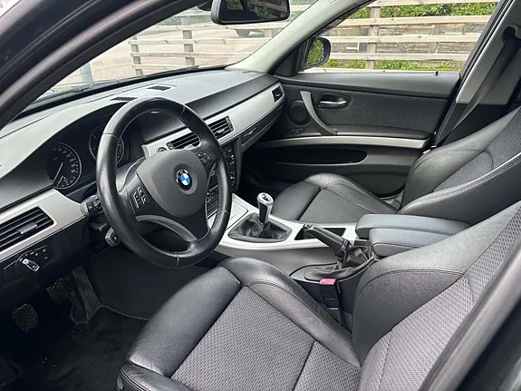 BMW 318D 2011 photo 5