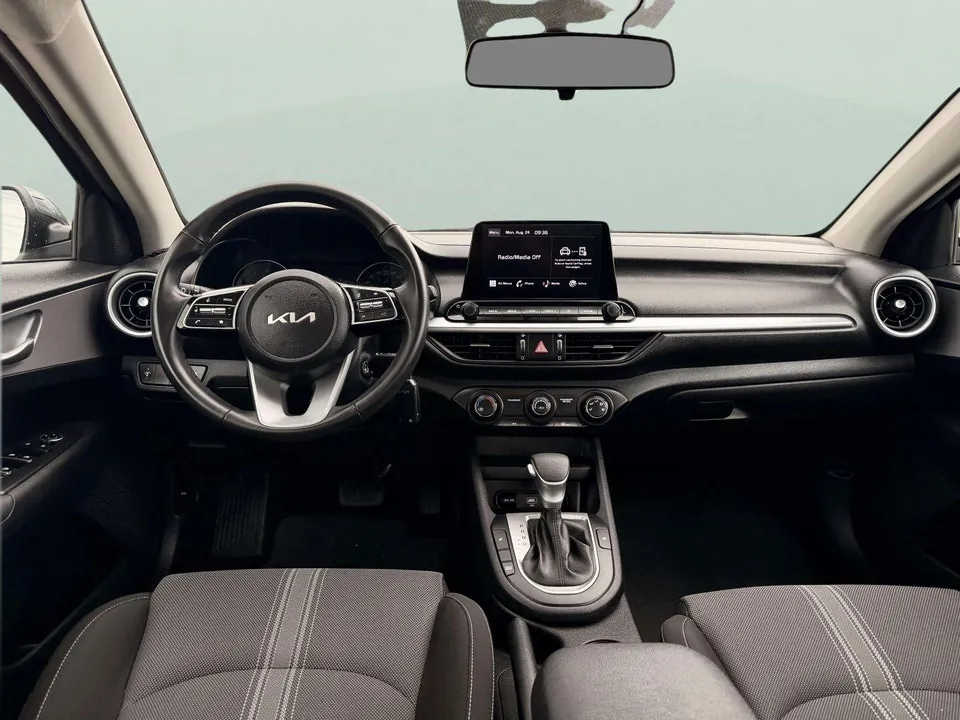 Kia Forte 2023 photo 4
