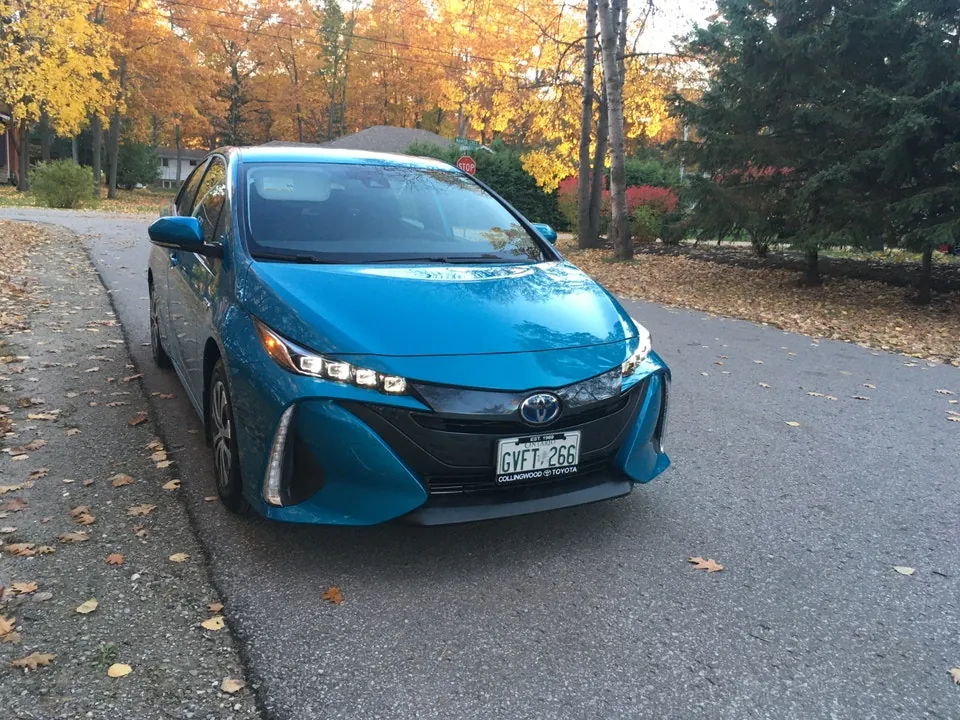 Toyota Prius Prime 2022 photo 2