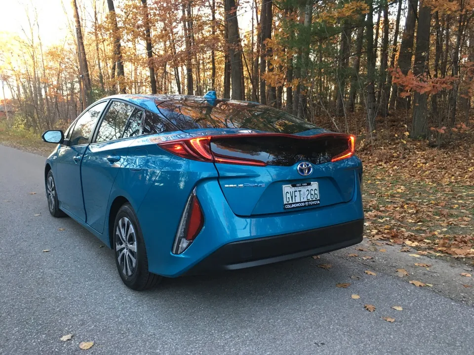 Toyota Prius Prime 2022 photo 3