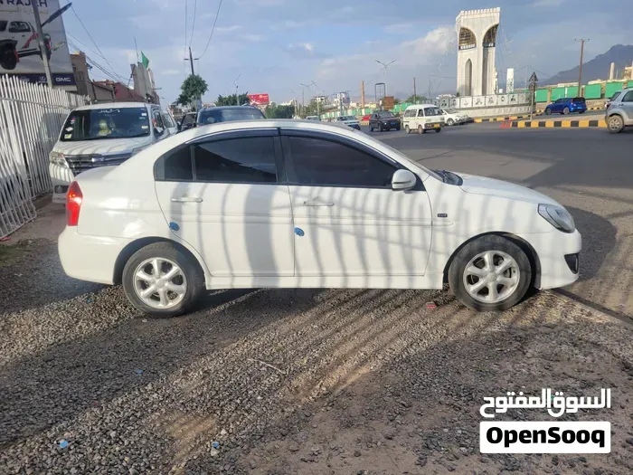 Hyundai Accent 2011 photo 2