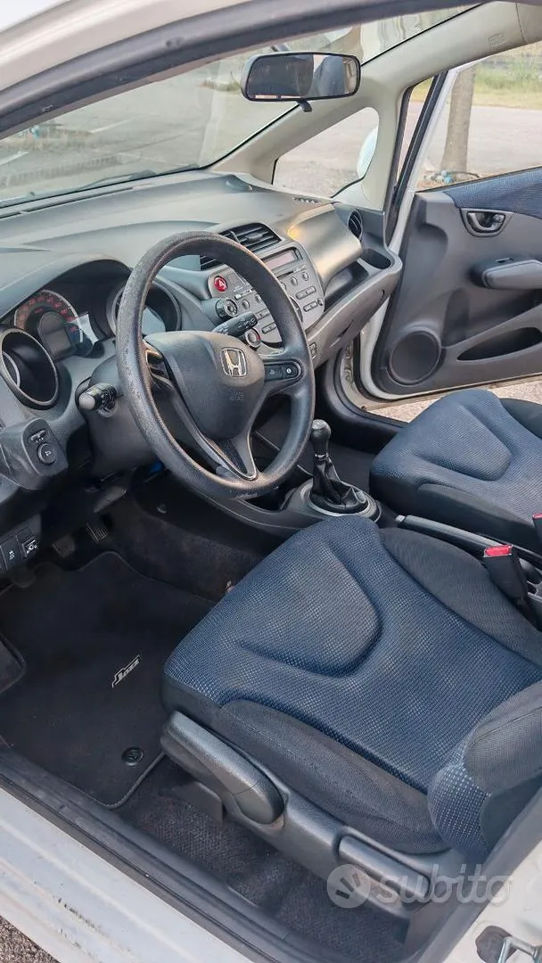 Honda Jazz 2013 photo 2