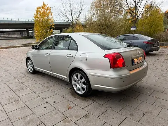 Toyota Avensis 2004 photo 3