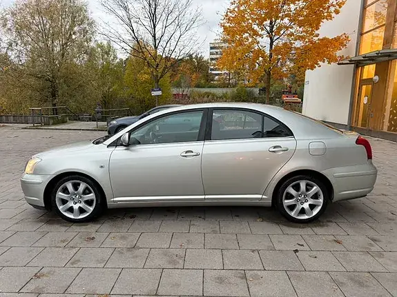 Toyota Avensis 2004 photo 2
